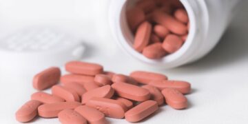 Naproxen: Side Effects, Uses, Interactions, Warnings